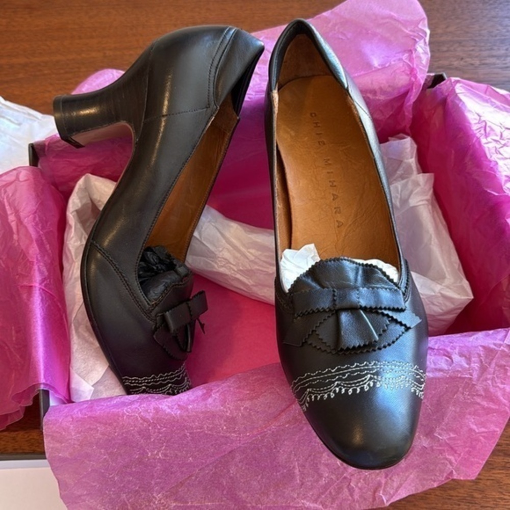 nib CHIE MIHARA Vintage Leather Low Heel Pumps with Bow Detail in Brown – size 9